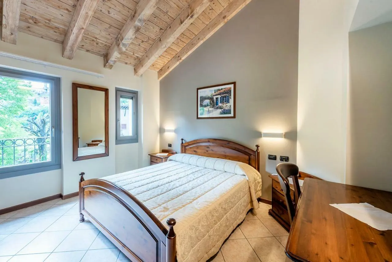 Locanda Sant' Anna Argegno 3*,